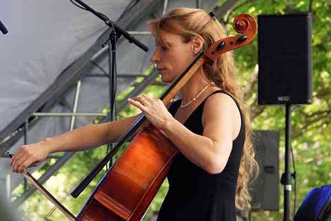 kirsten Kirsten Jacobson playing cello - profile photo